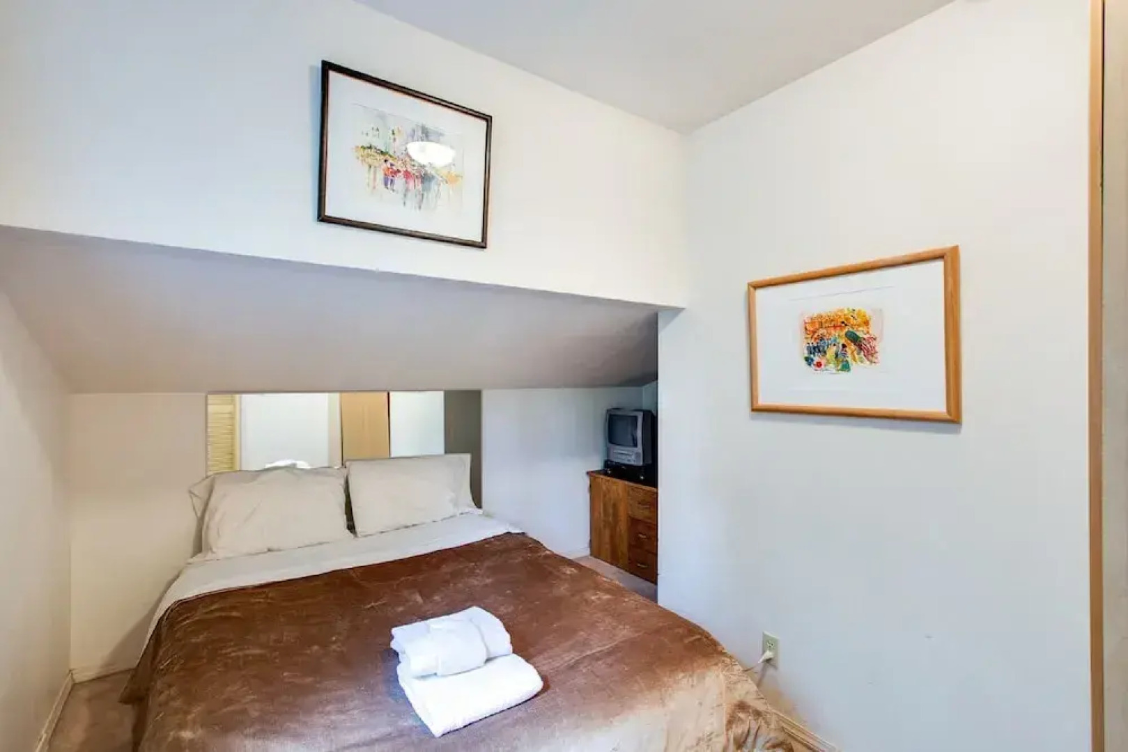 19MBR - Hot Tub - Sauna - BBQ - Pets Ok - WiFi - Sleeps 10