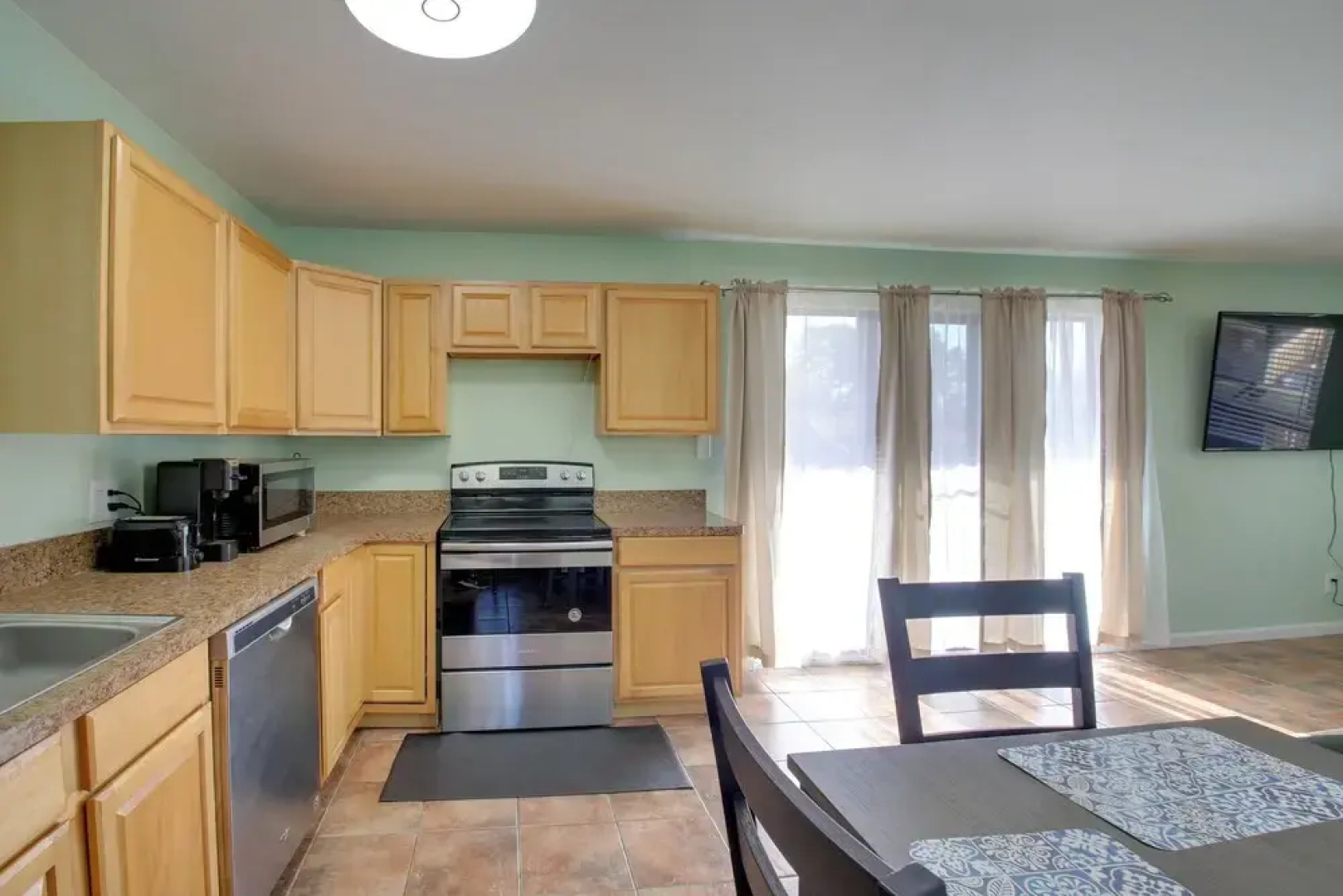 Hot Springs Condo w/ Lake Access & Boat Dock!