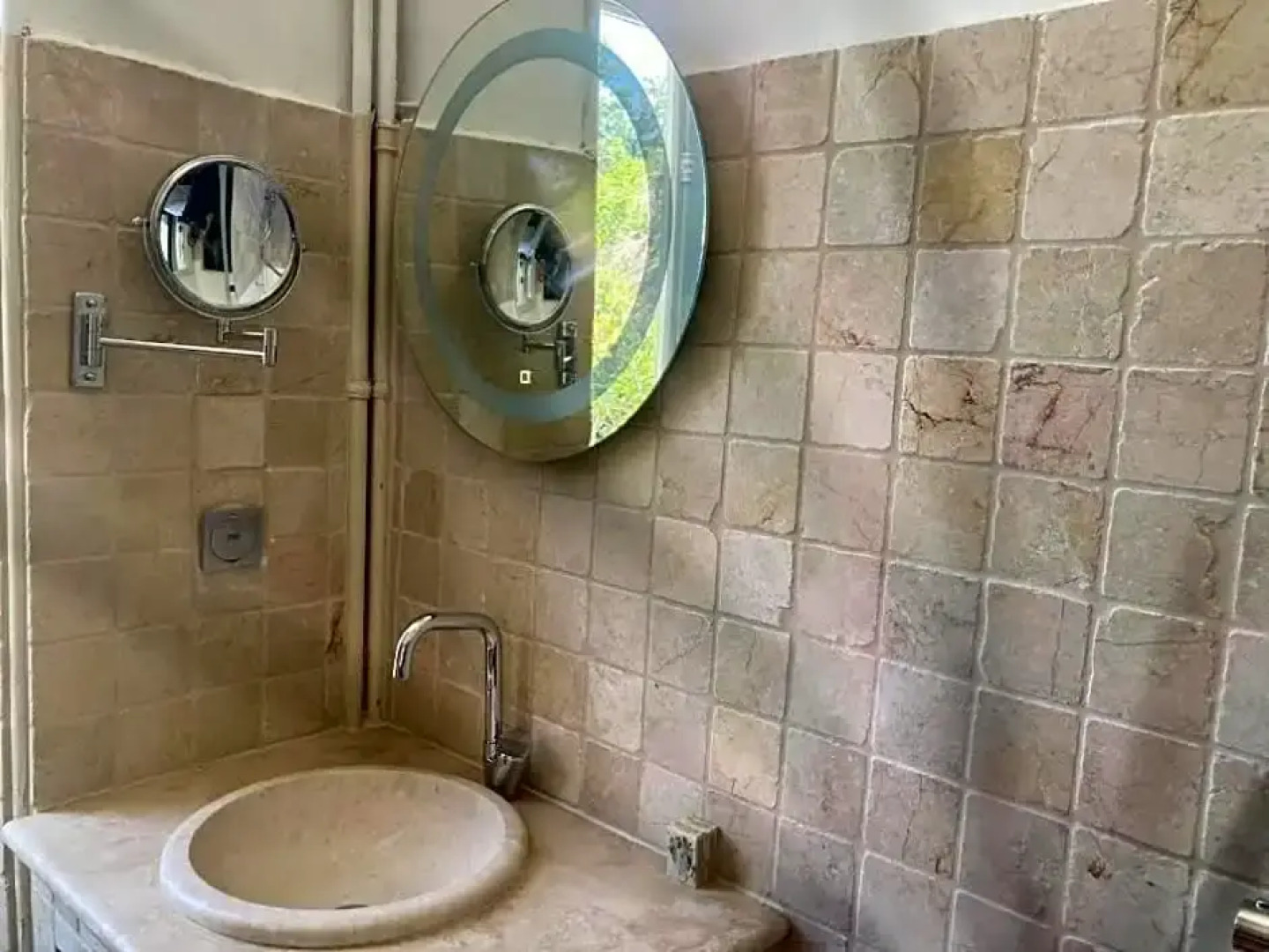 Suite Petite -Nice - SPA- JACUZZI -MASSAGE- SAUNA - POOL VIEW- Heated Pool 800m city centre