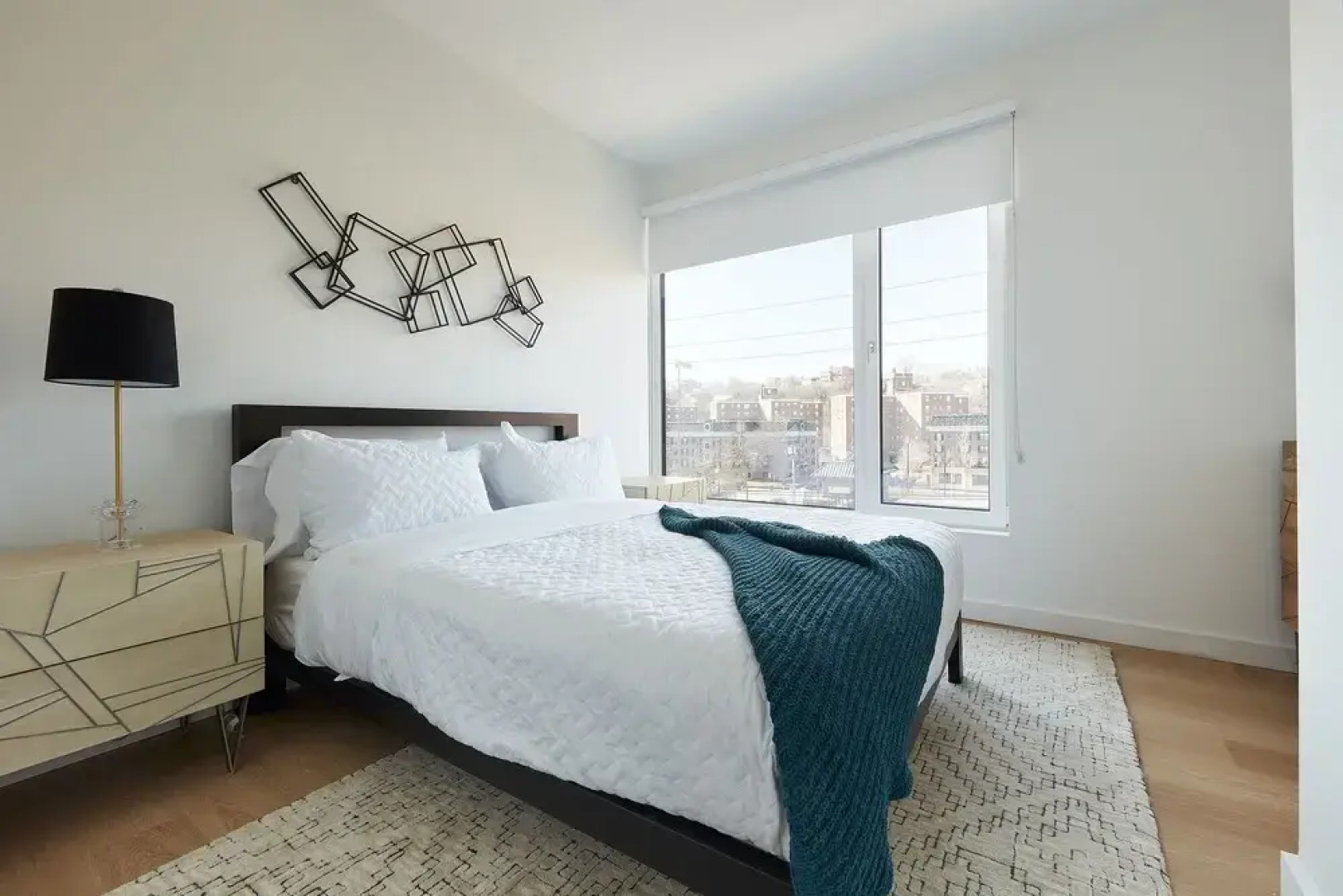 Modern 3 BR Loft -shared Deck - gym - Mins to NYC