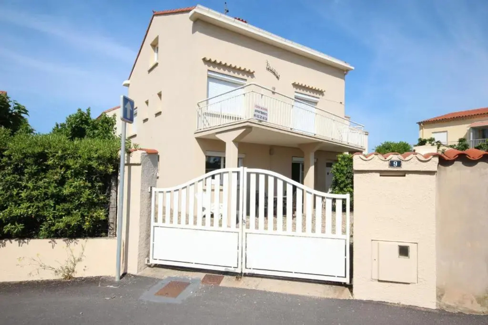 80m de la plage Appartement au rdc d'une maison 1 chambre 4 couchages cour LXRV9B