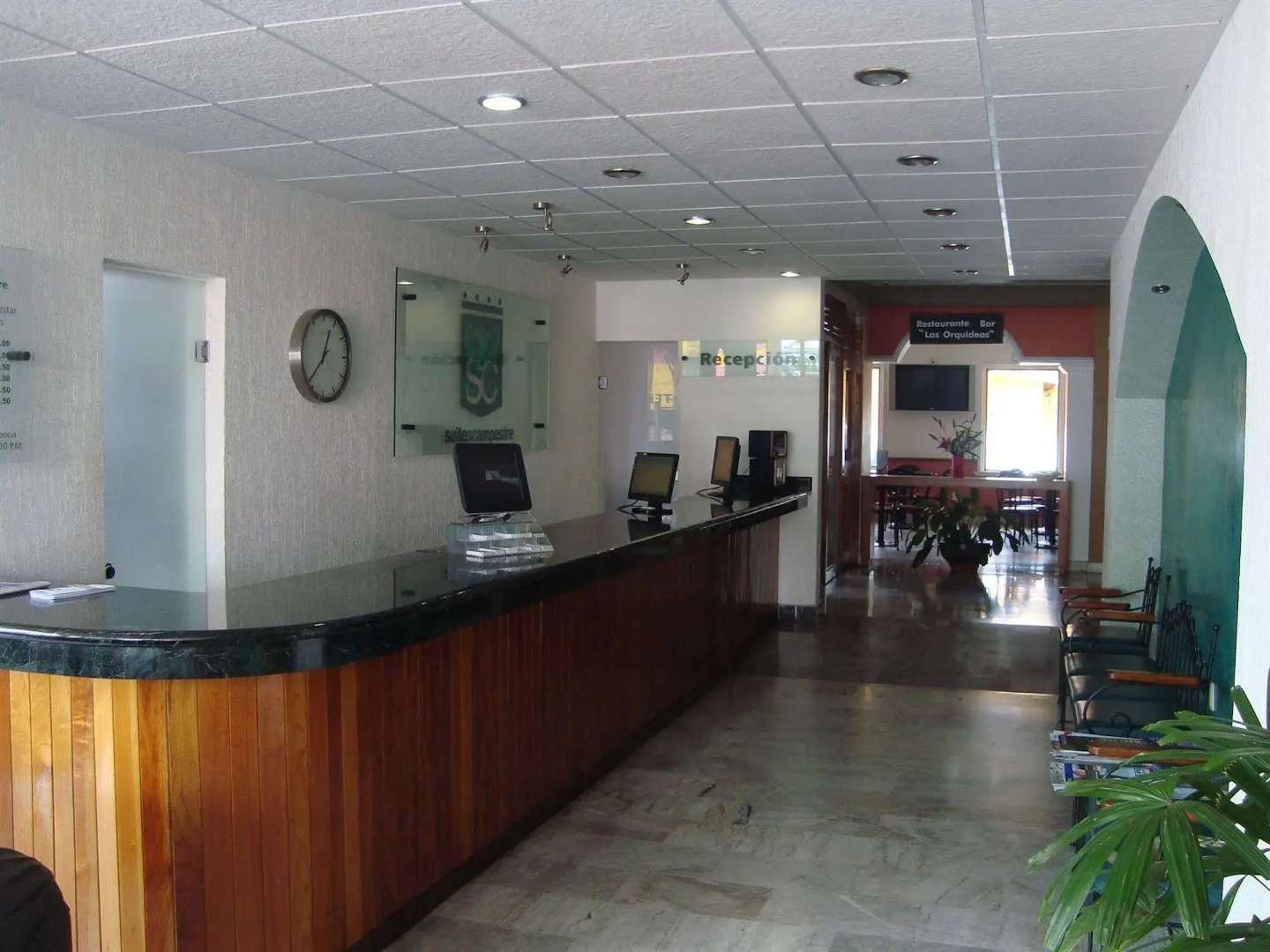 Estanza Hotel & Suites