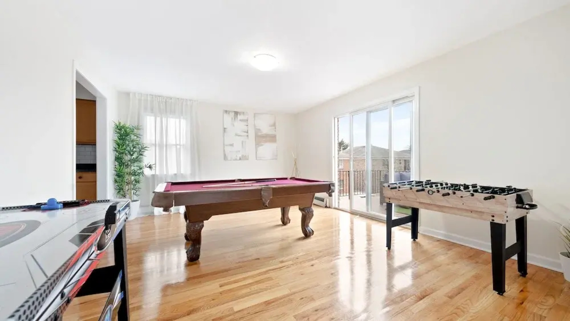 Modern Luxury Home w GameRoom & Parking