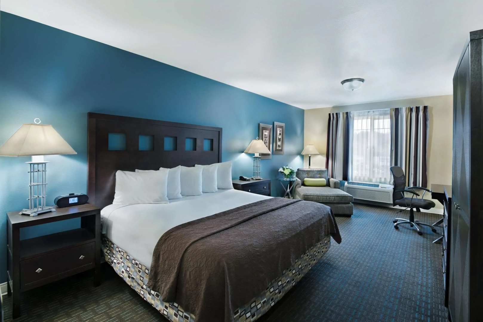 Oxford Suites Silverdale