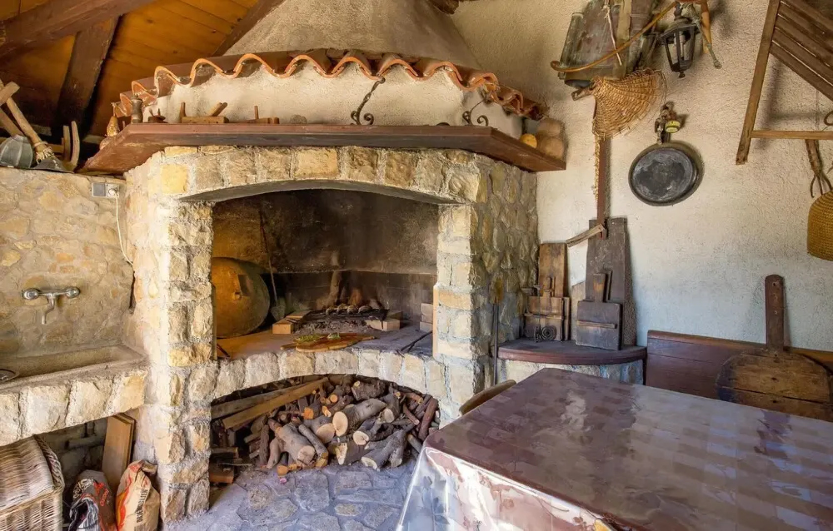 Amazing Home in Banjol With 3 Bedrooms, Outdoor Swimming Pool and Jacuzzi