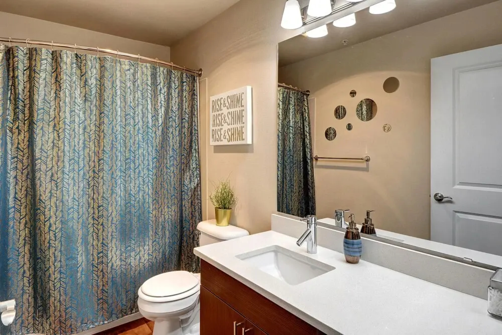 Fountain Court Jewel Suite - Two Bedroom Apartment