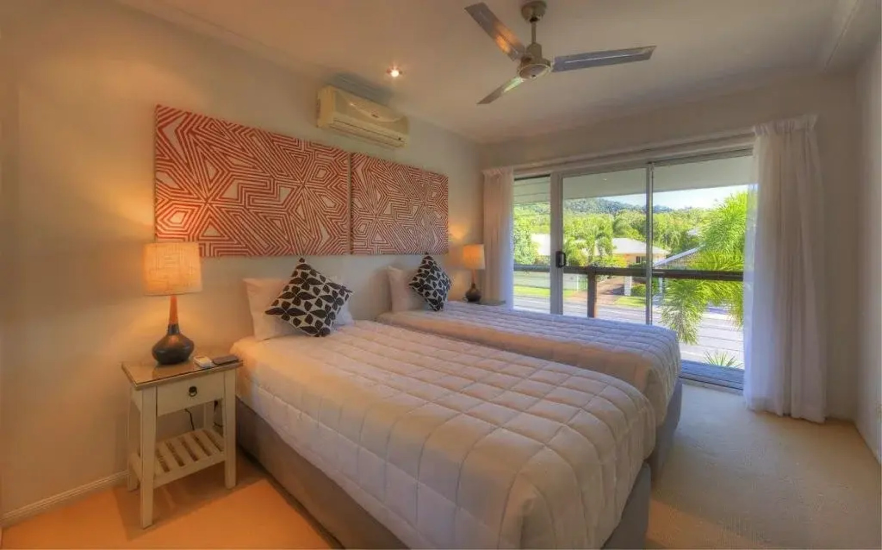 Deja Vu Palm Cove Private Heated Pool