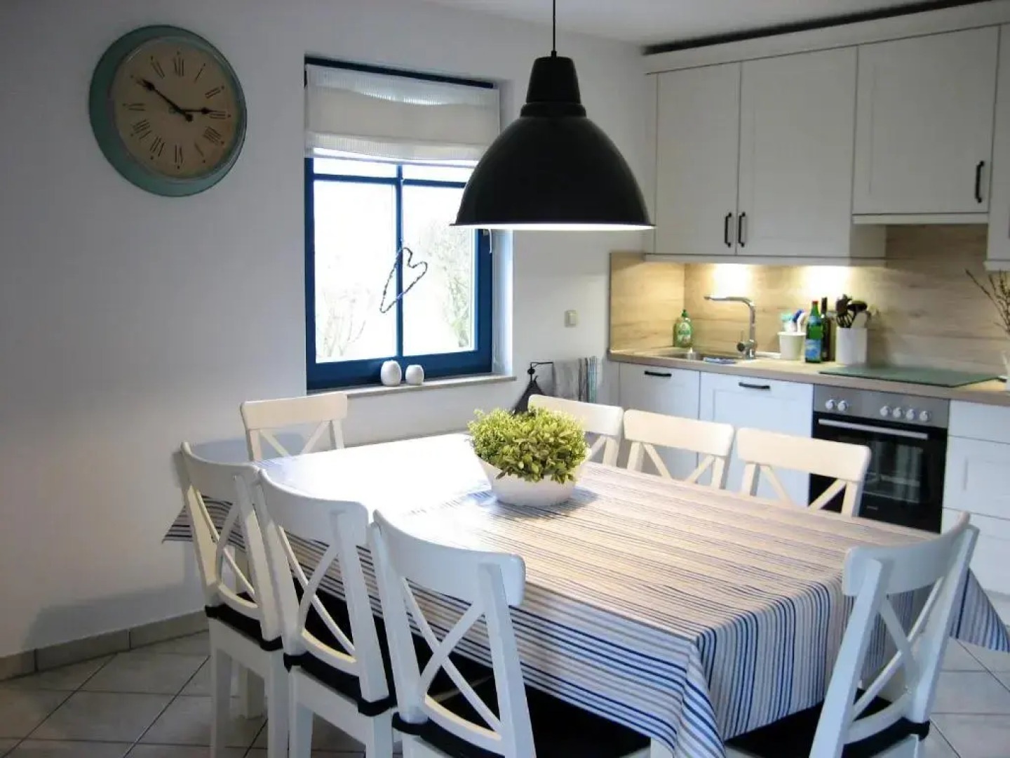 Komfortables Reetdachferienhaus Hasel 1