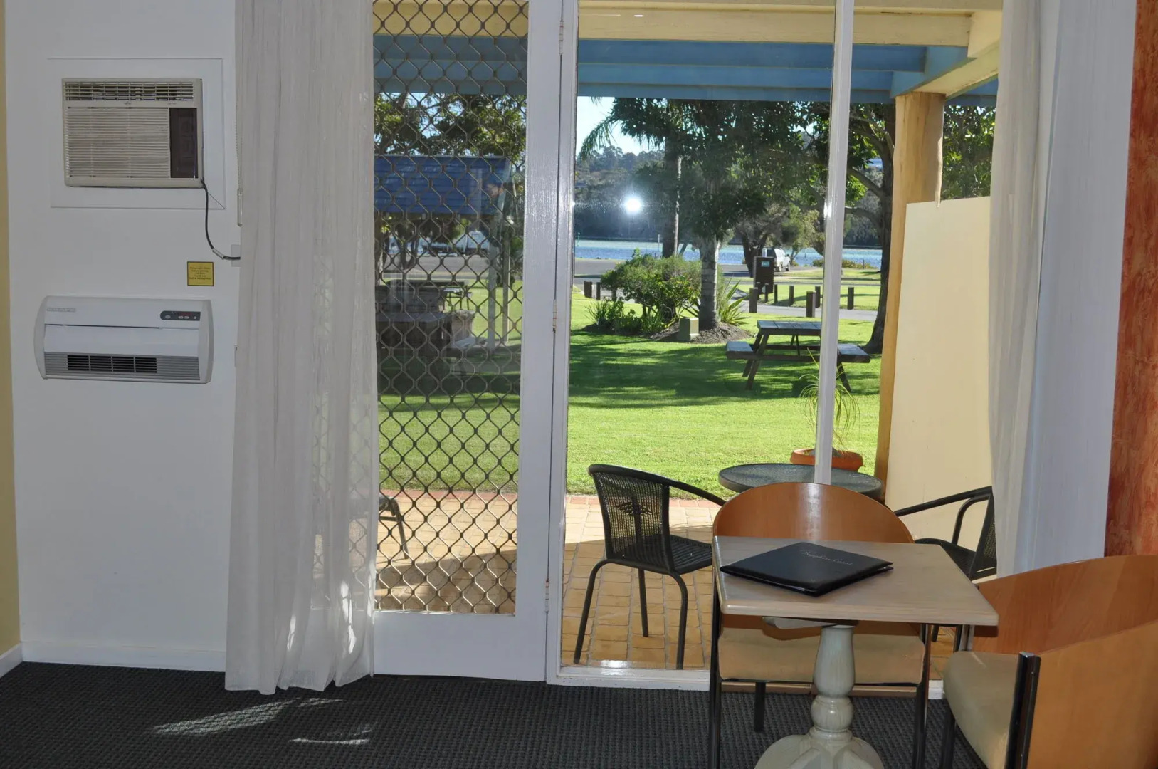 Black Dolphin Motel & Apartments