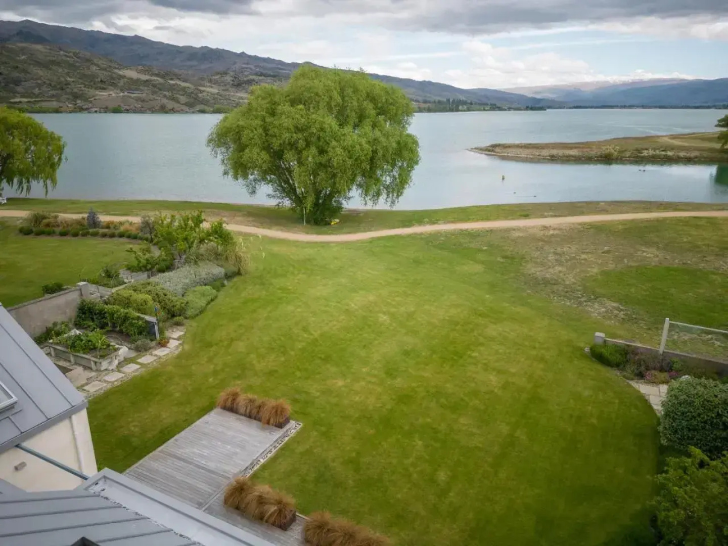 The Lakehouse - Cromwell Holiday Home
