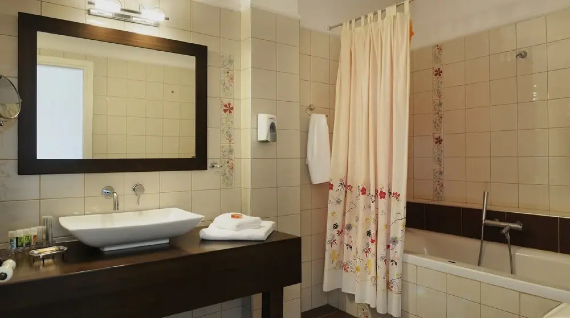 Jennifer Home Hotel - Guest House