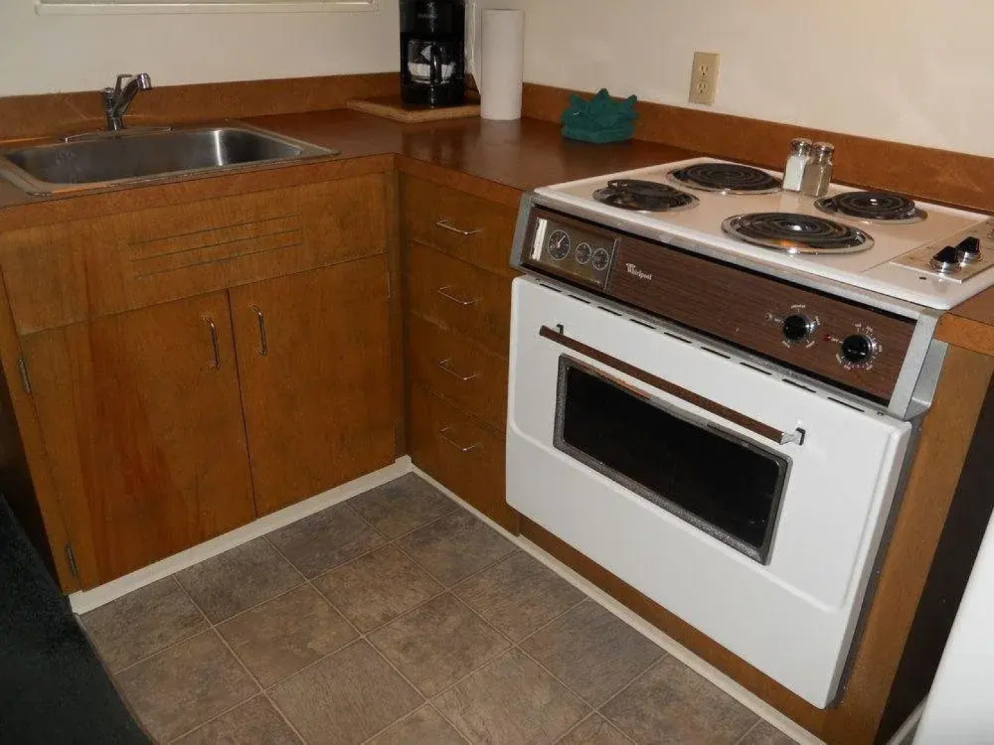 Ester Lee Oceanview Inn