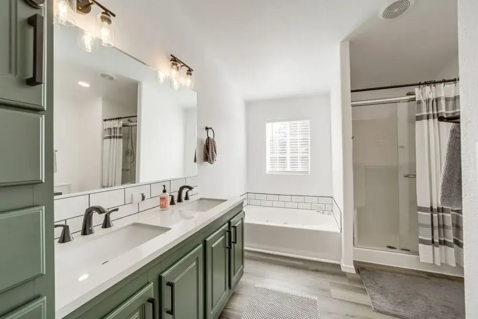 Mtn Views + Playground: Family-friendly Pine Cabin