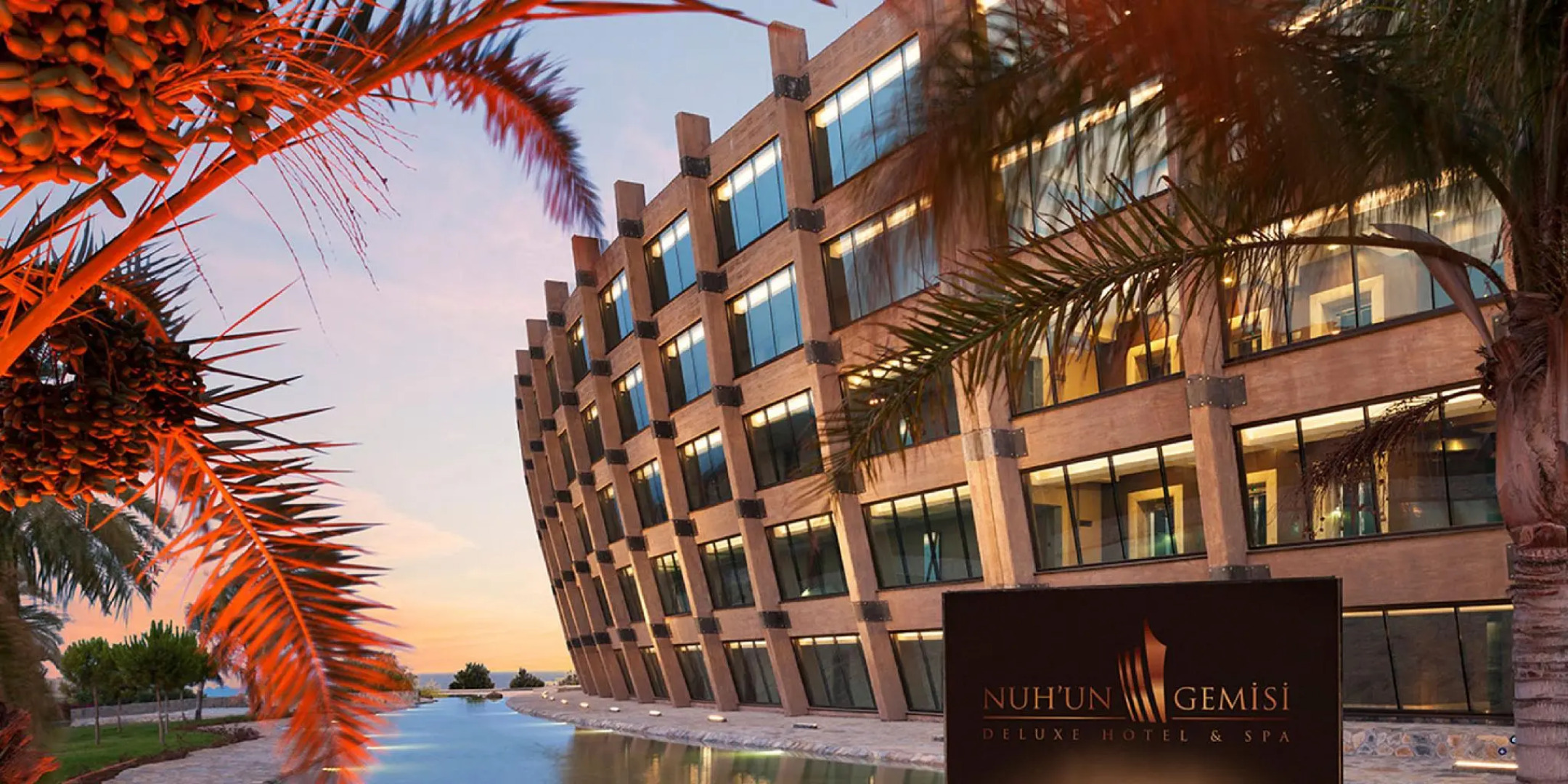 Noah's Ark Deluxe Hotel & Spa