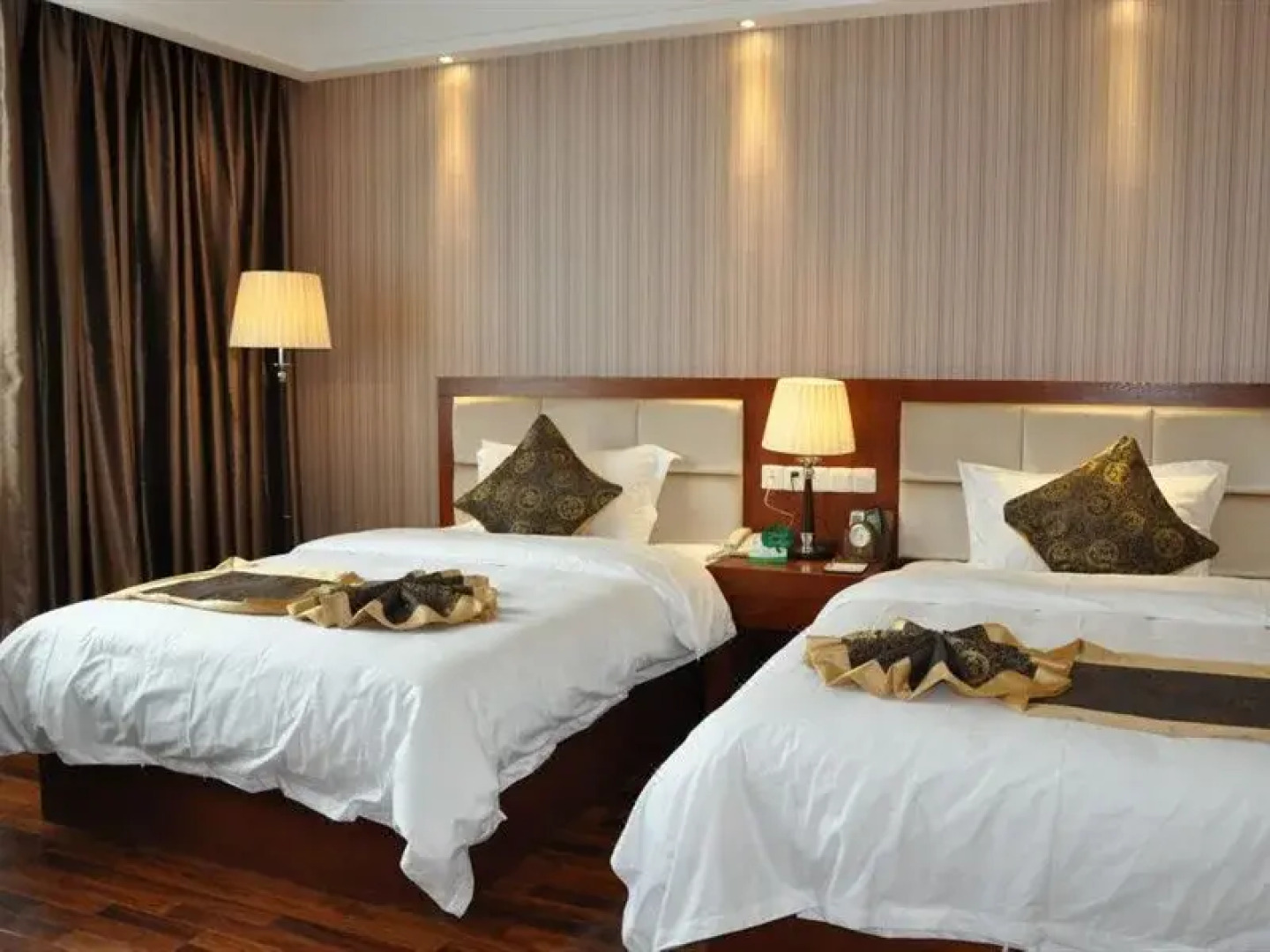 Qingtian Boutique Hotel (Zhaotong Fengxia Road)