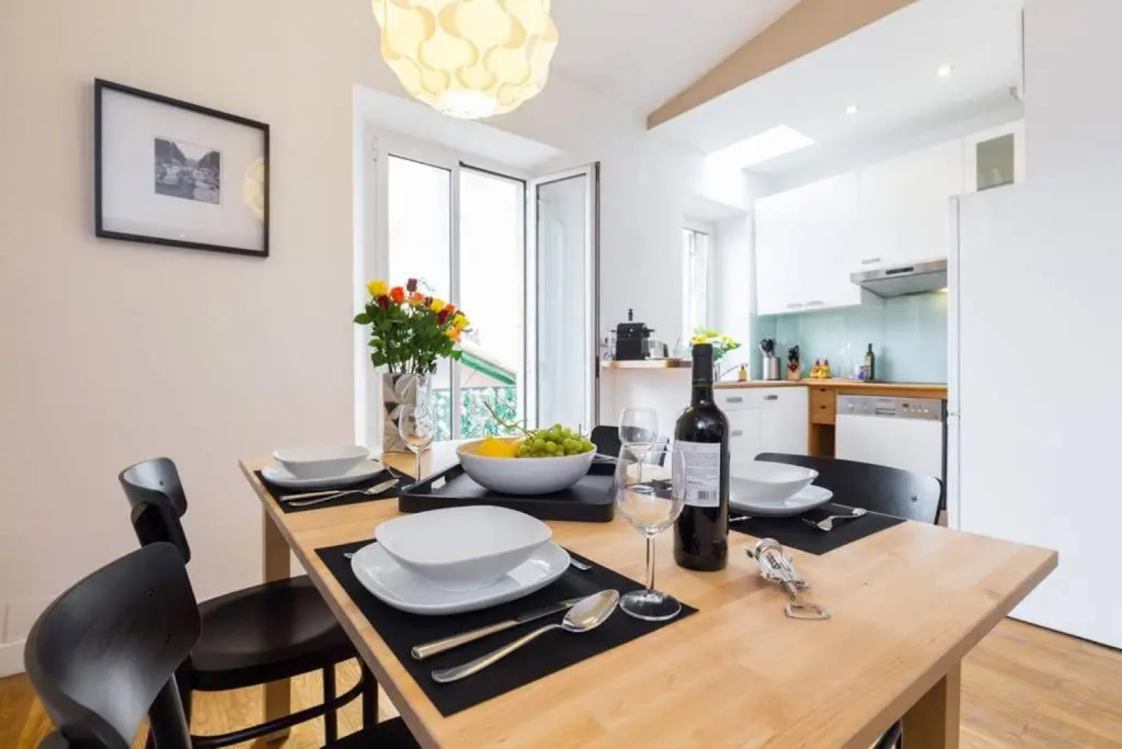 ★ Quiet Old Town Apt with AC, 5min Walk to Beach ★