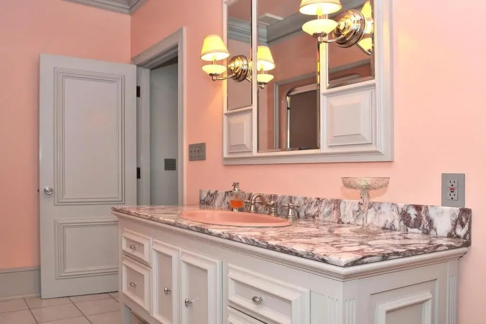 Bass Manor Bed and Breakfast & Art Museum