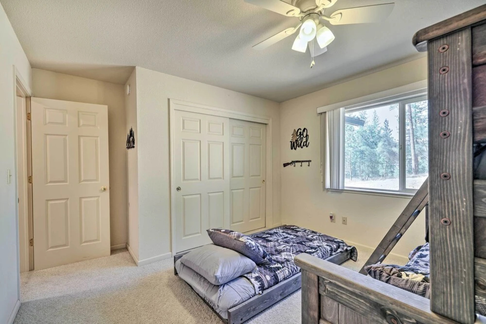 Woodsy Groveland Cabin w/ Deck < 3 Mi to Lake