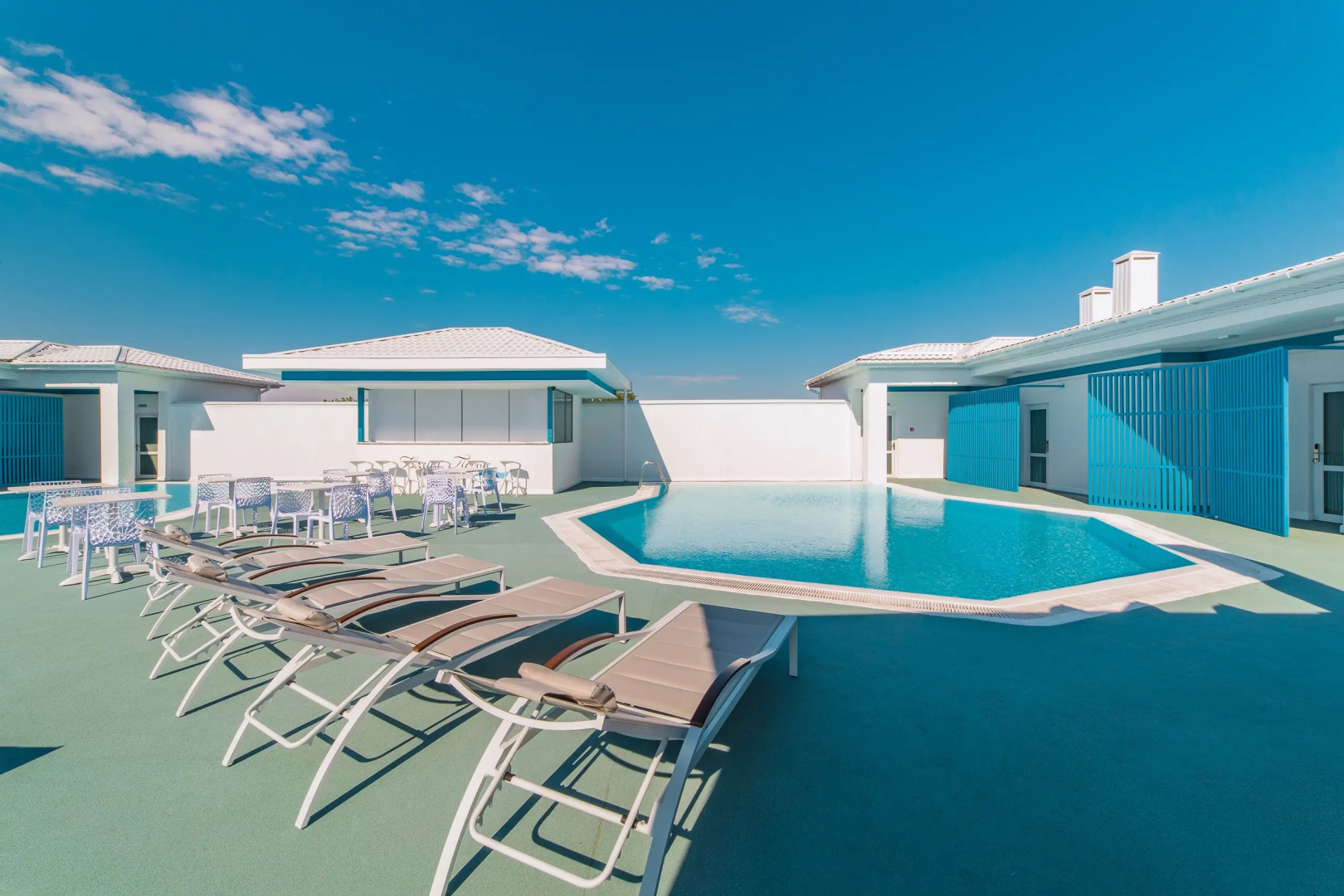 Белый песок