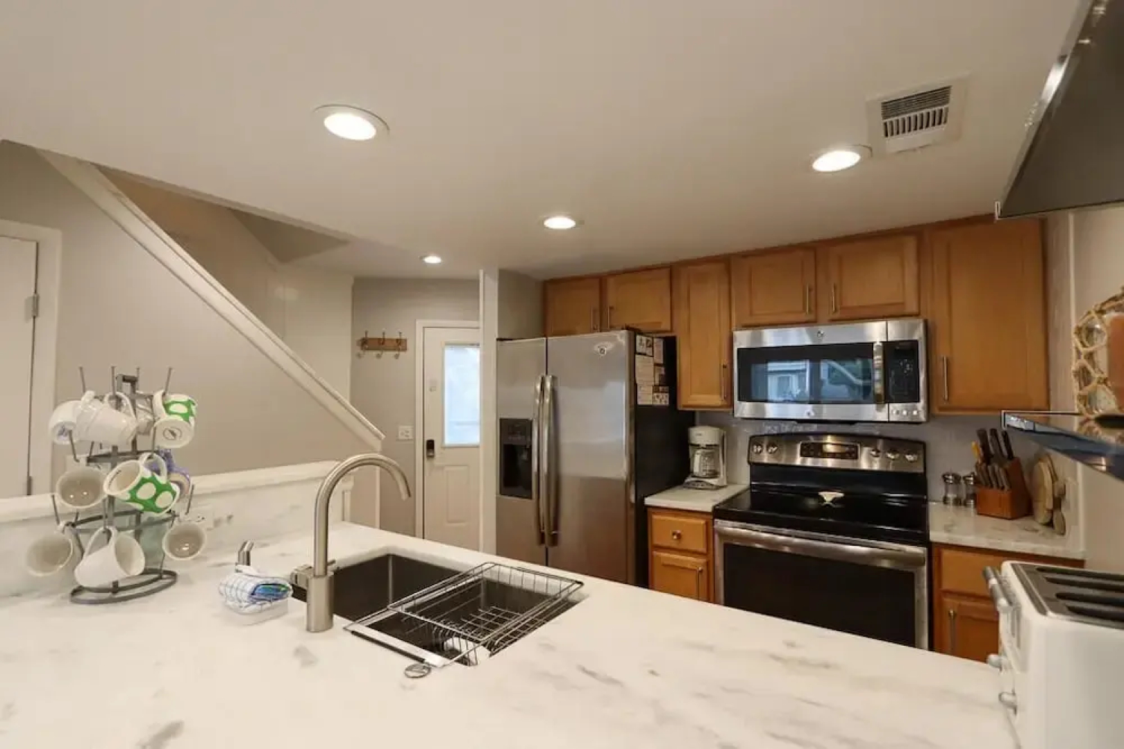 Newly Remodeled Two-story Condo w/ Wifi - Steps From Beach & Dining