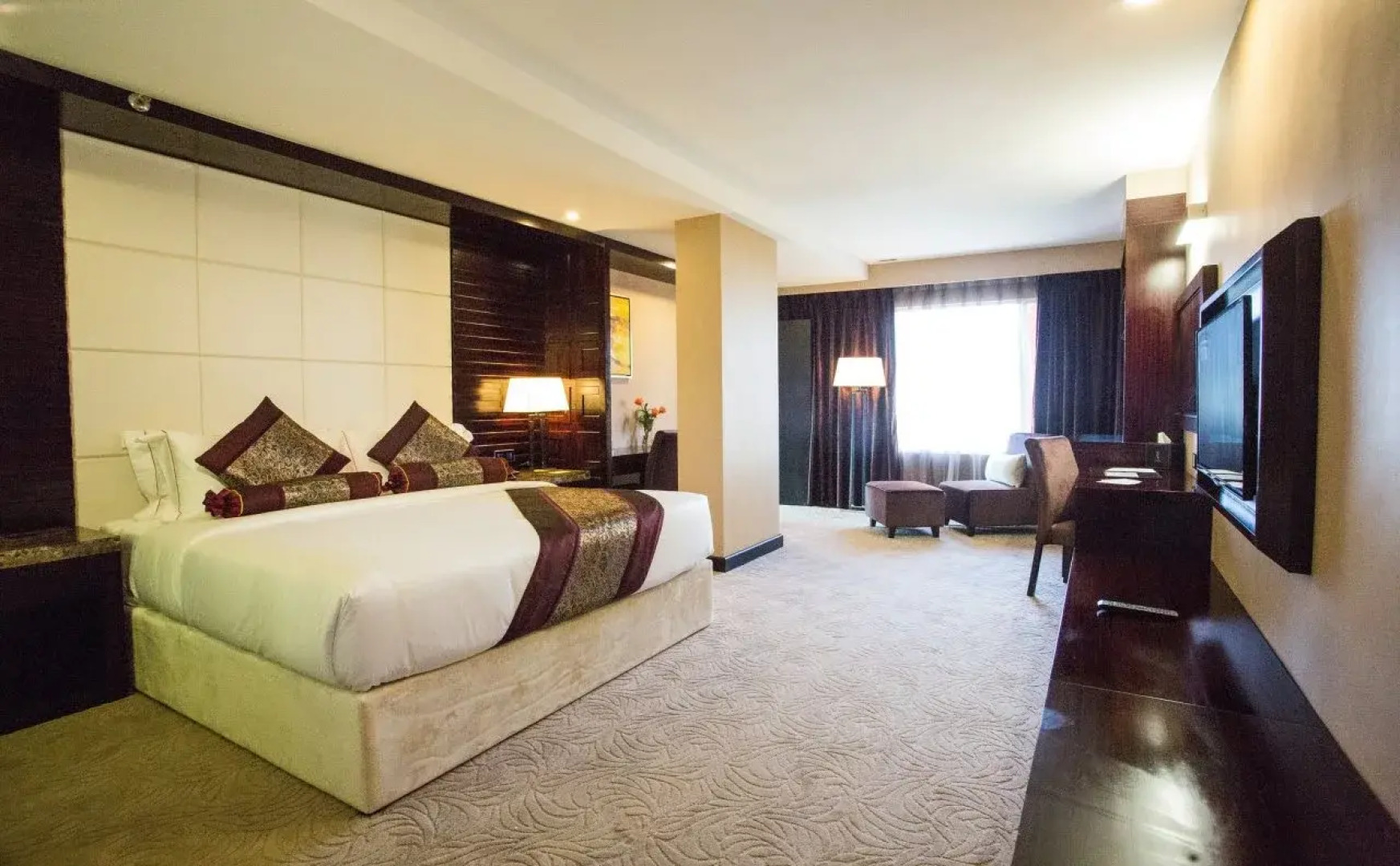 Royale Signature Hotel