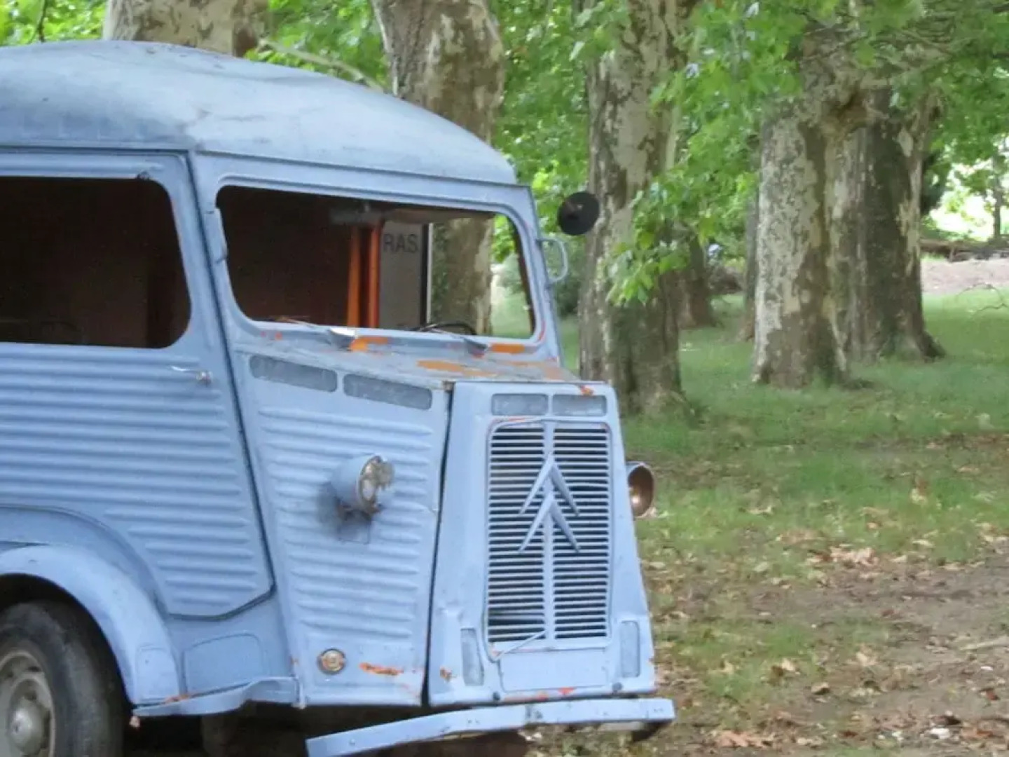 Apartment in an Original Castle With Garden in Jonquières