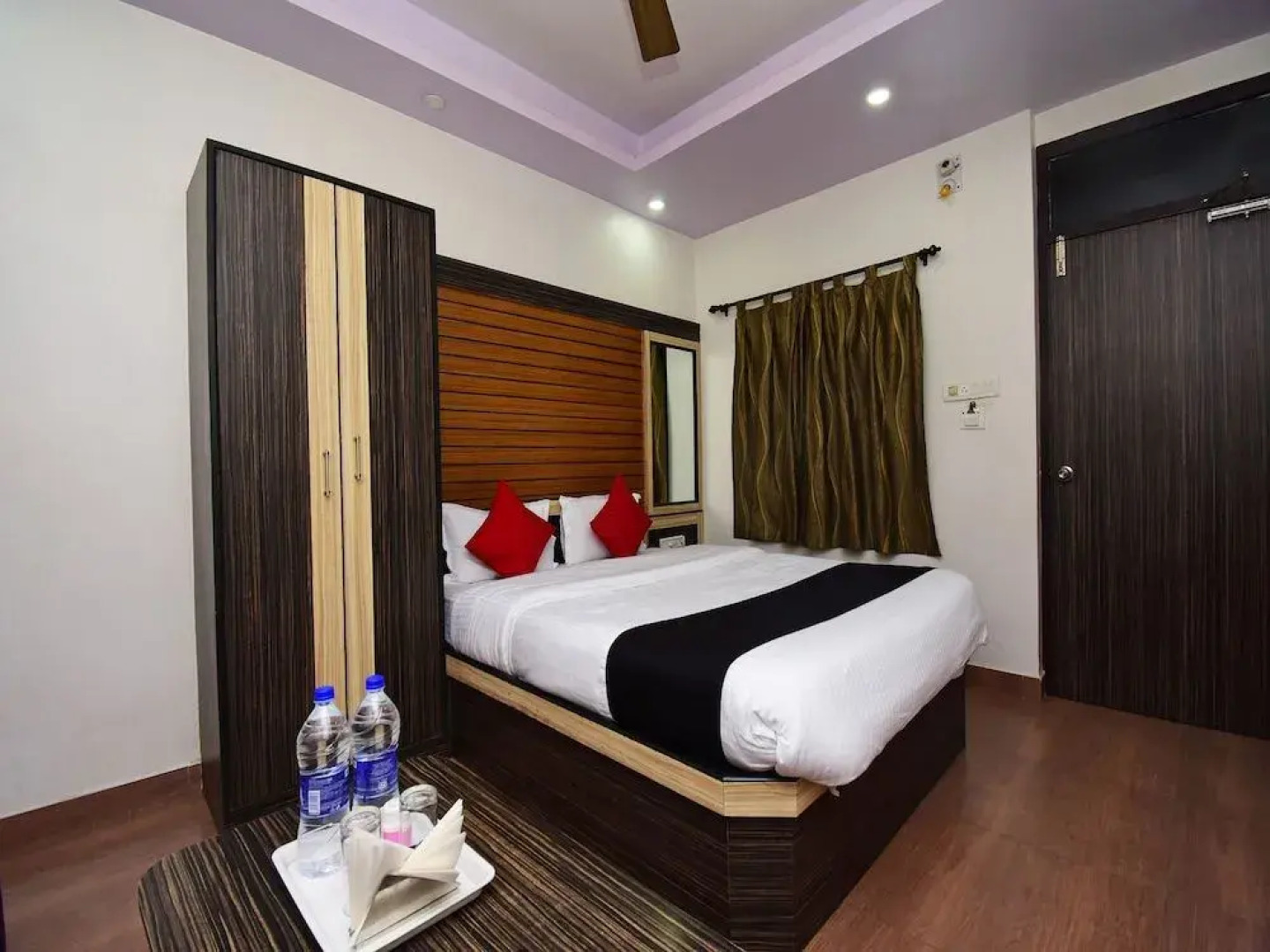 Capital O 42660 Hotel Greenland Towers