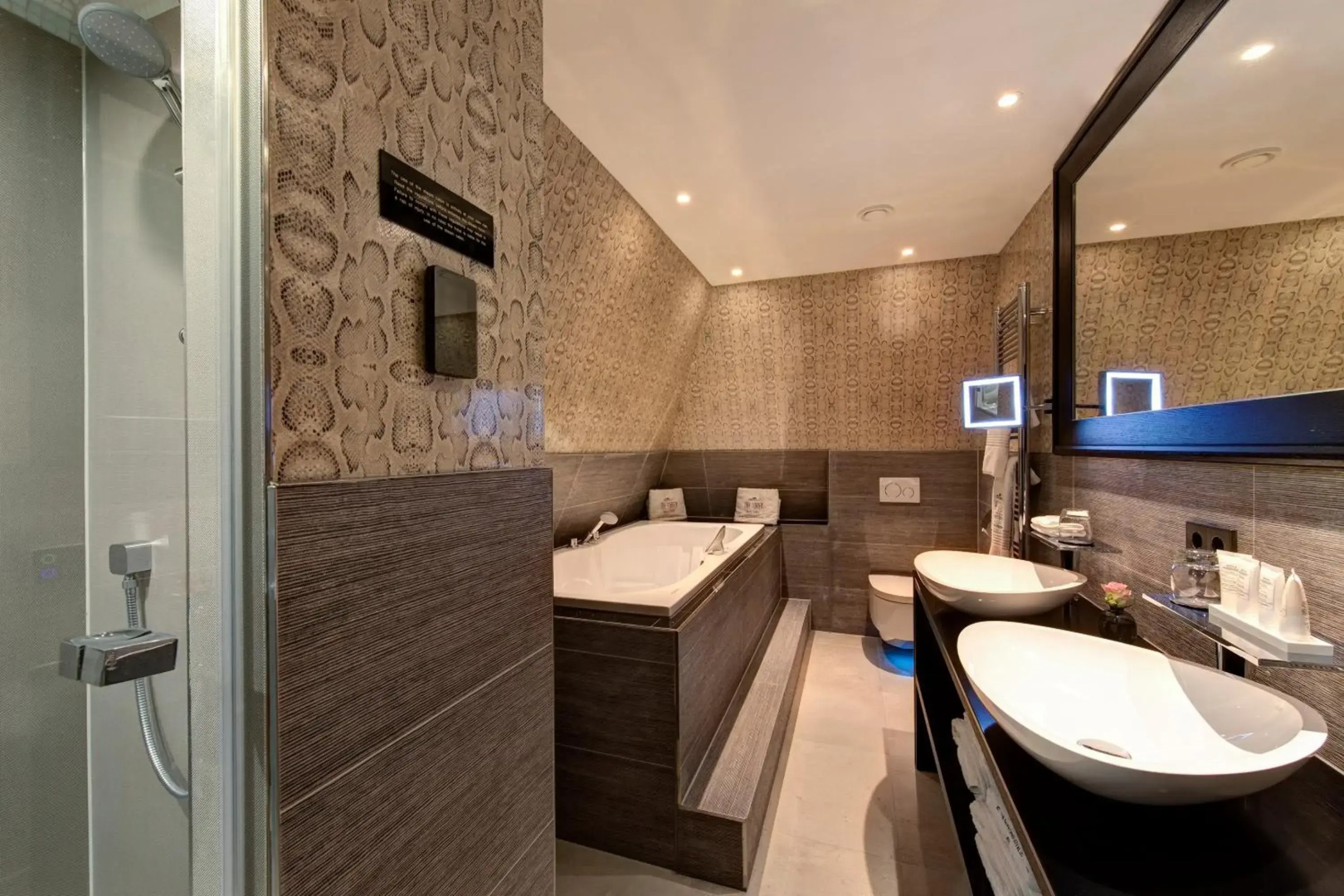 The Pavilions Amsterdam, The Toren