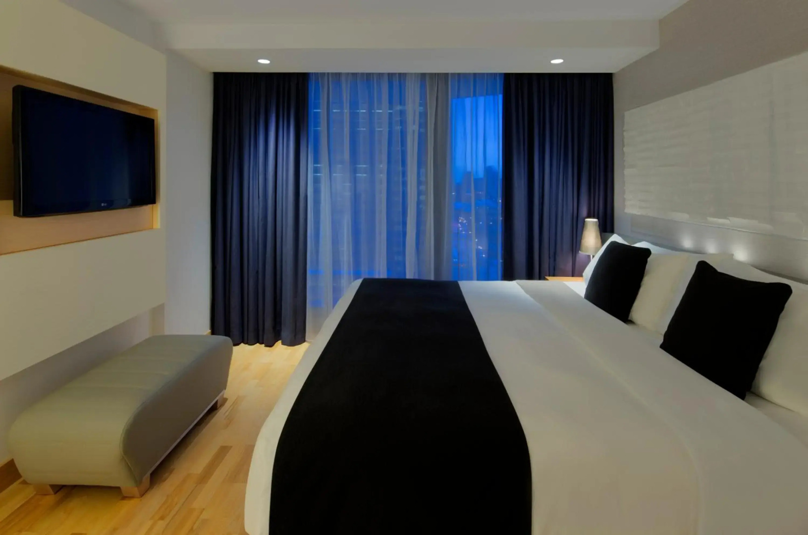 Radisson Blu Aqua Hotel Chicago