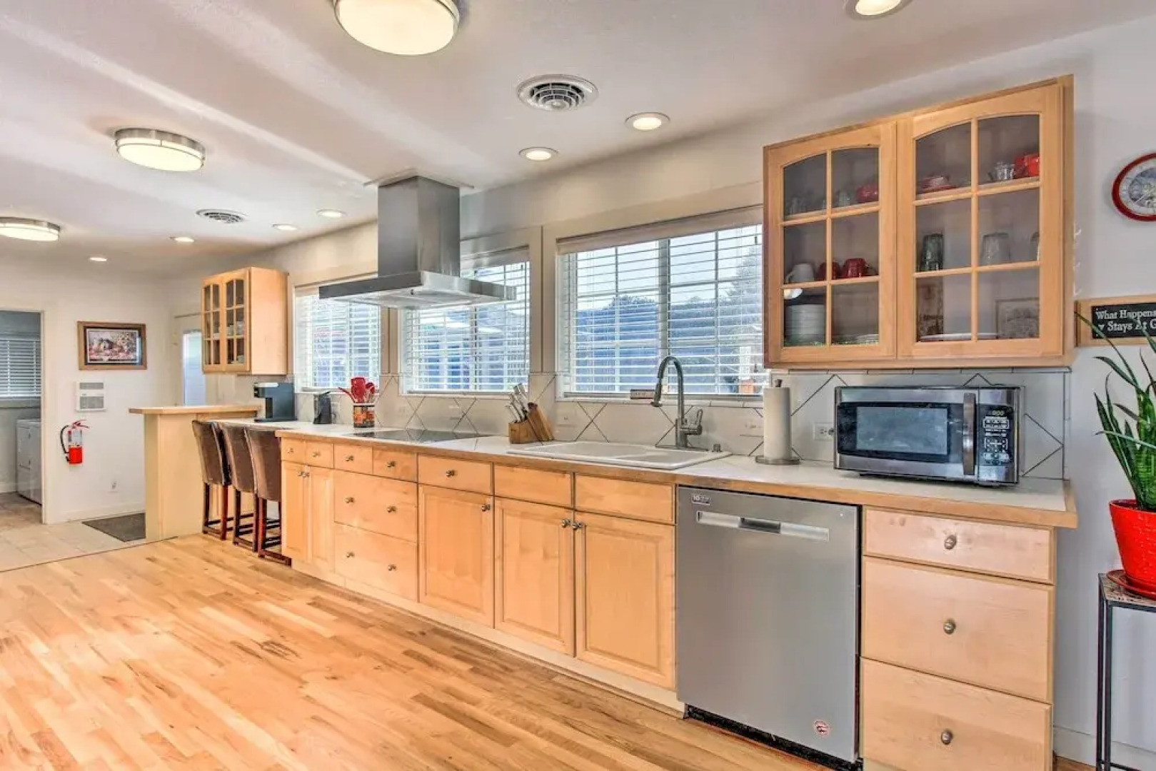 Eugene Retreat: Large Yard + Central Location