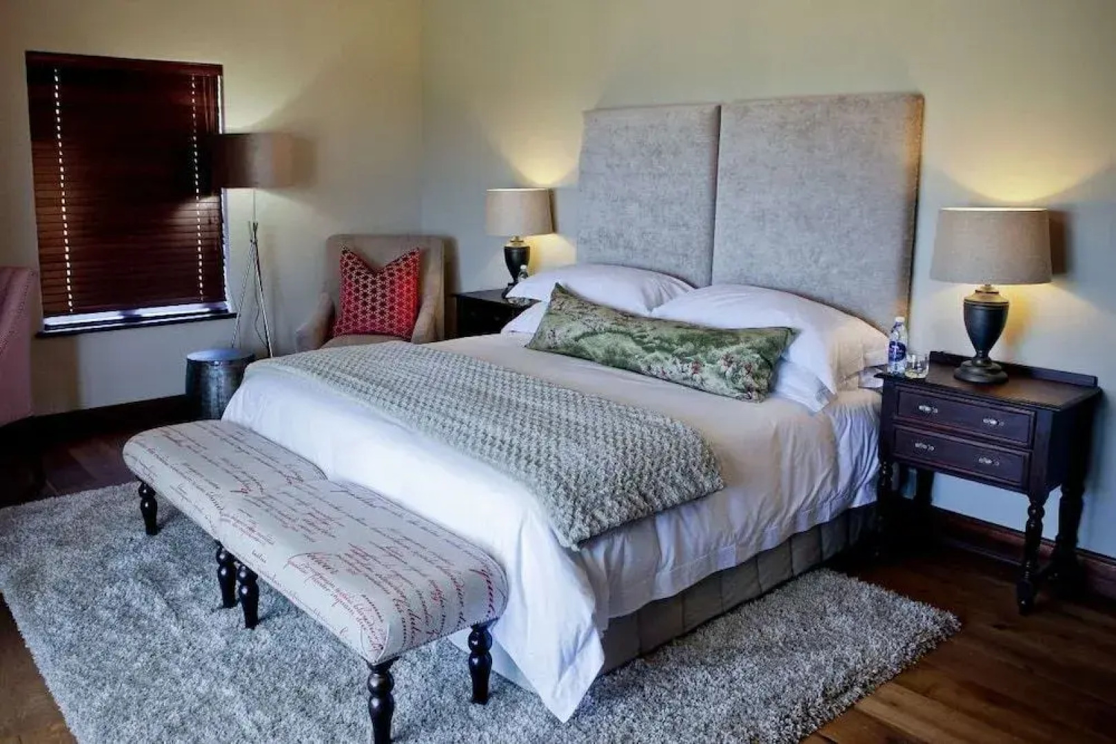 Under Oaks Guesthouse