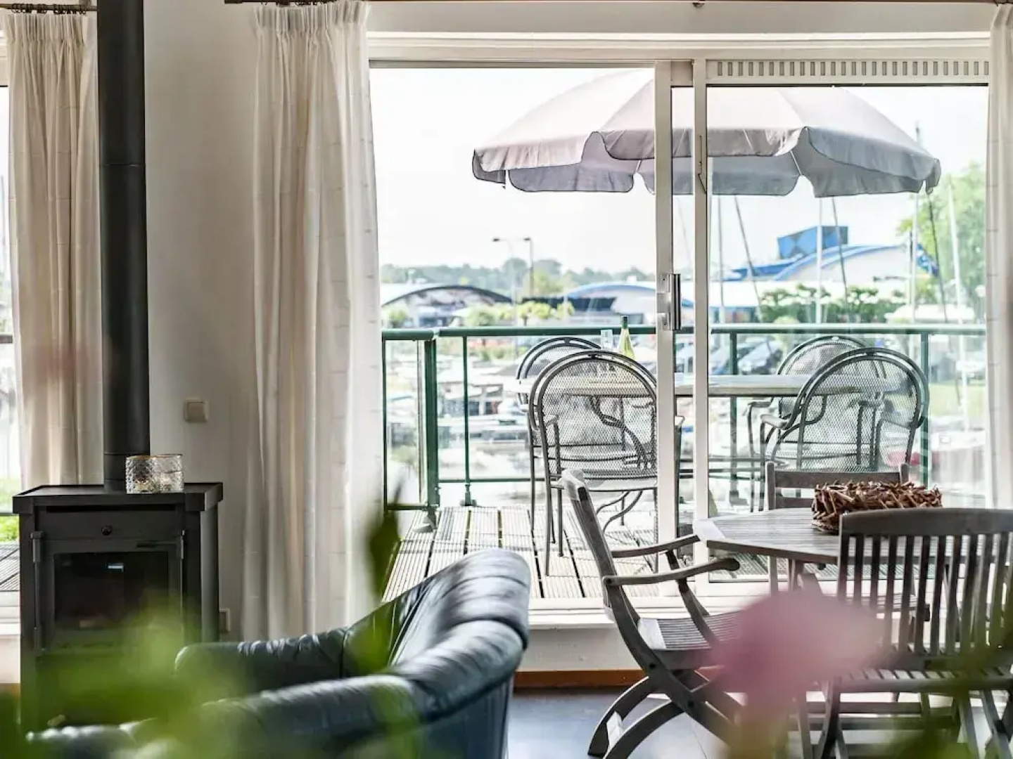 Water Villa Kortgene by Veerse Meer