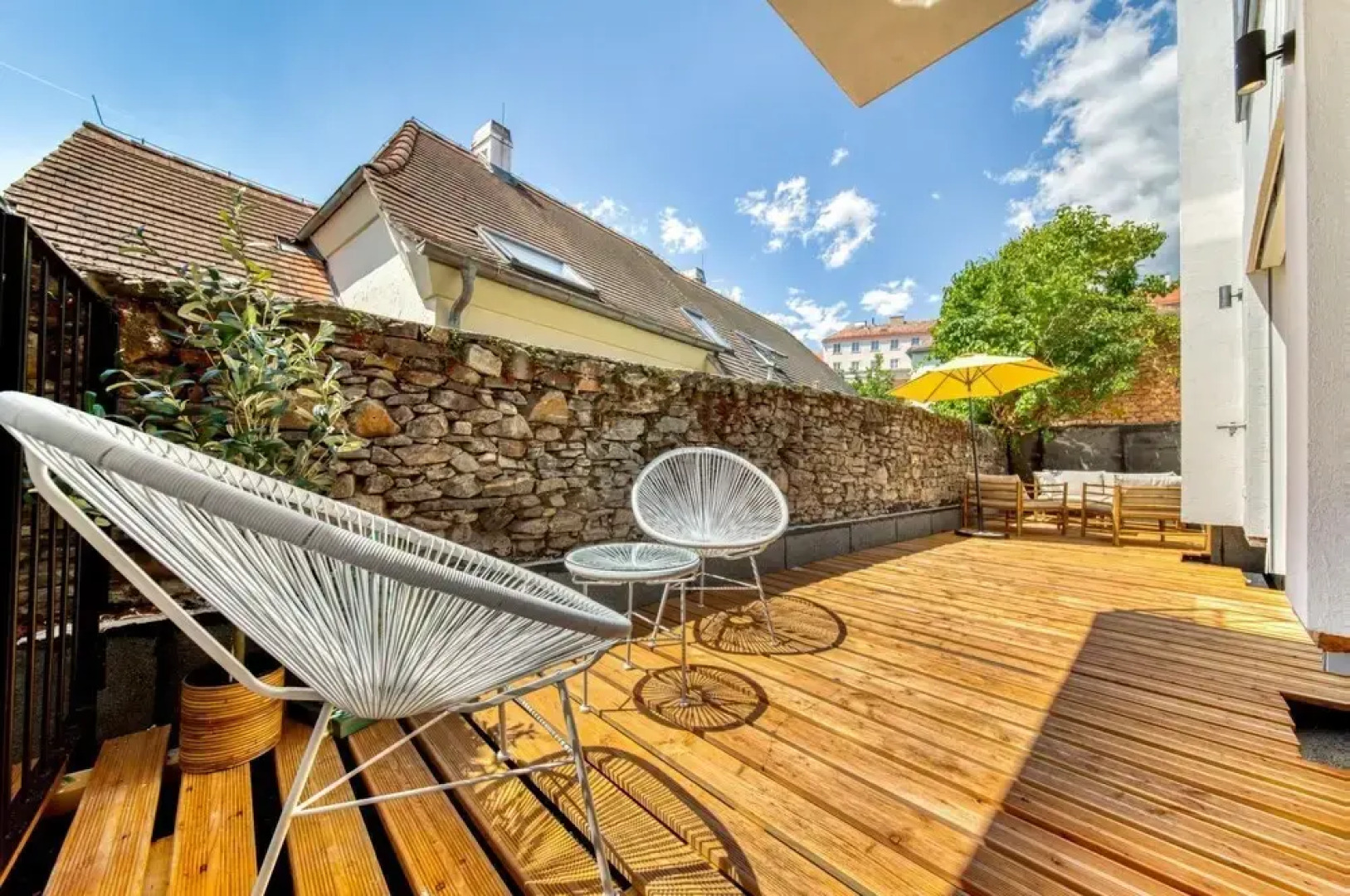 Deluxe Apartment With Terrace and Parking in the Historic City Centre of Krems an der Donau