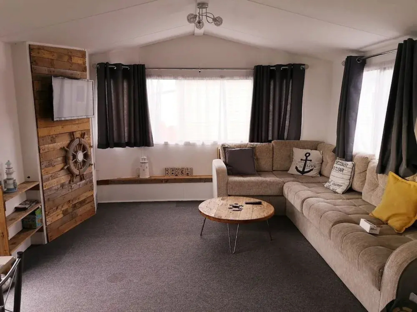 Whitstable Caravan - 5 Minutes Away From the Beach