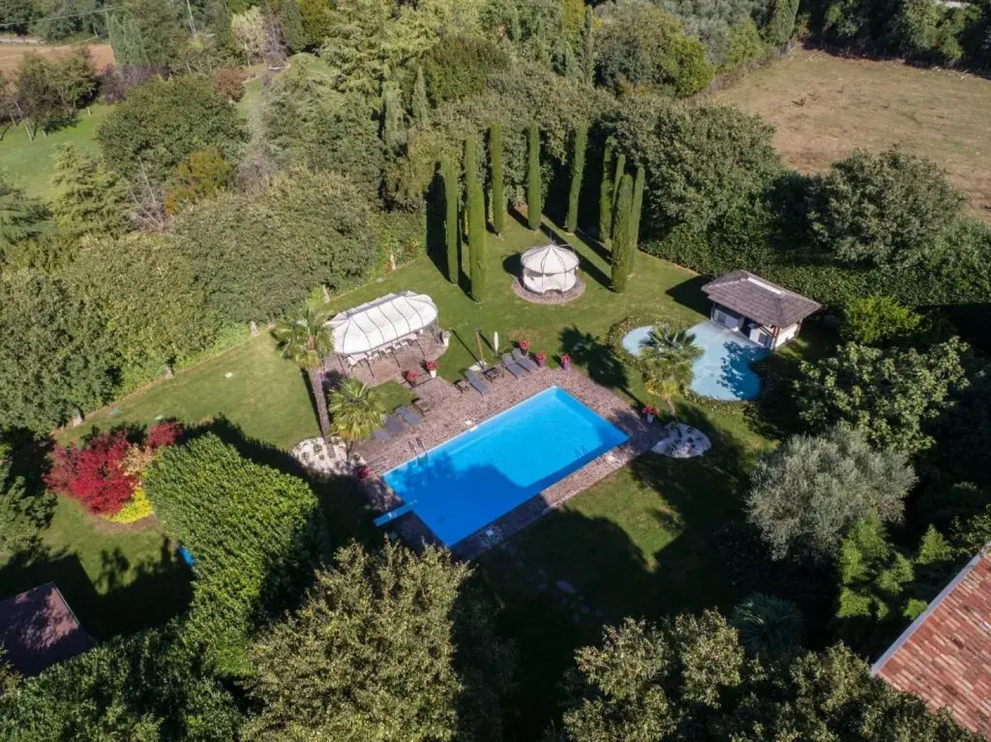 Villa Ambrogia: large country manor with private pool next to golf course