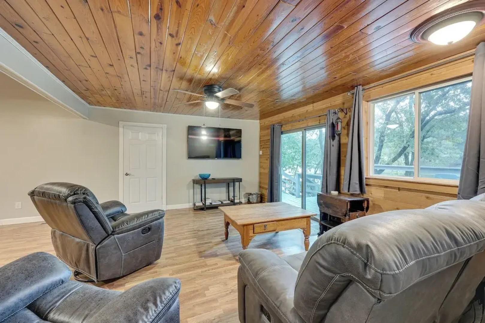 Spacious Hot Springs Lakehouse on Lake Hamilton!