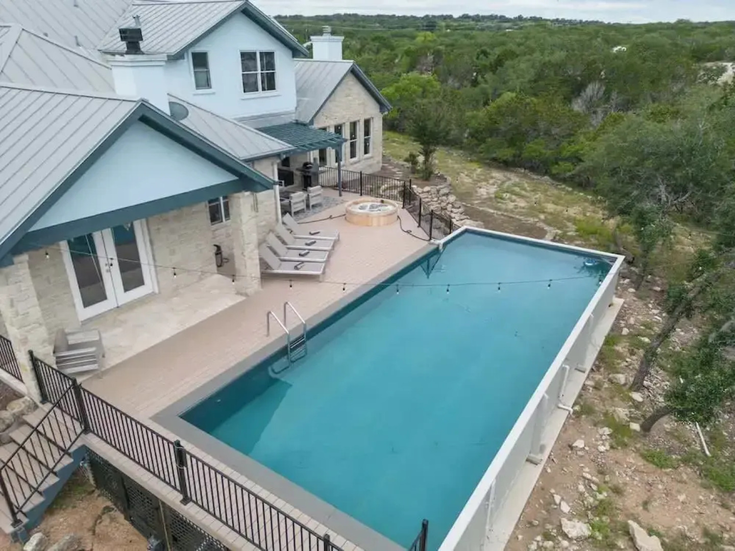 Spicewood Lodge W/pool, Hottub