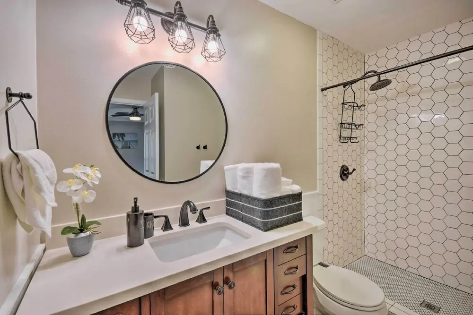 Gulf Breeze Retreat < 4 Mi to Beach Access!