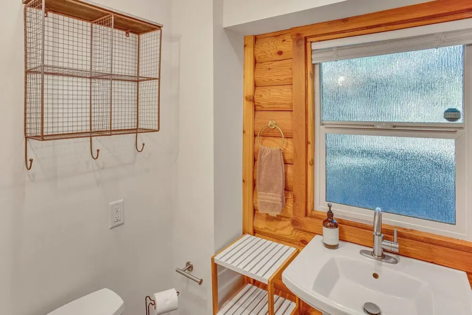 Cabin ~ 1 Mi to Lake Gregory & Hiking!