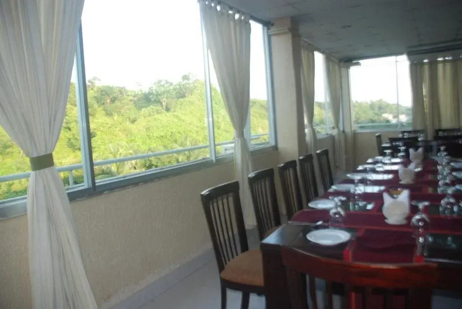 Allegro Holiday Suites