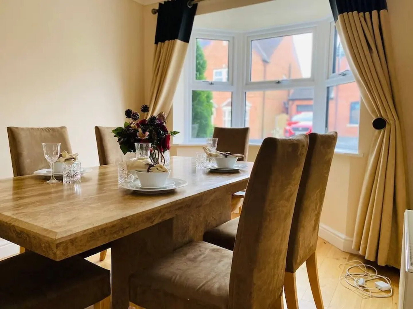 4-bed House With Private Garden in Barnsley!