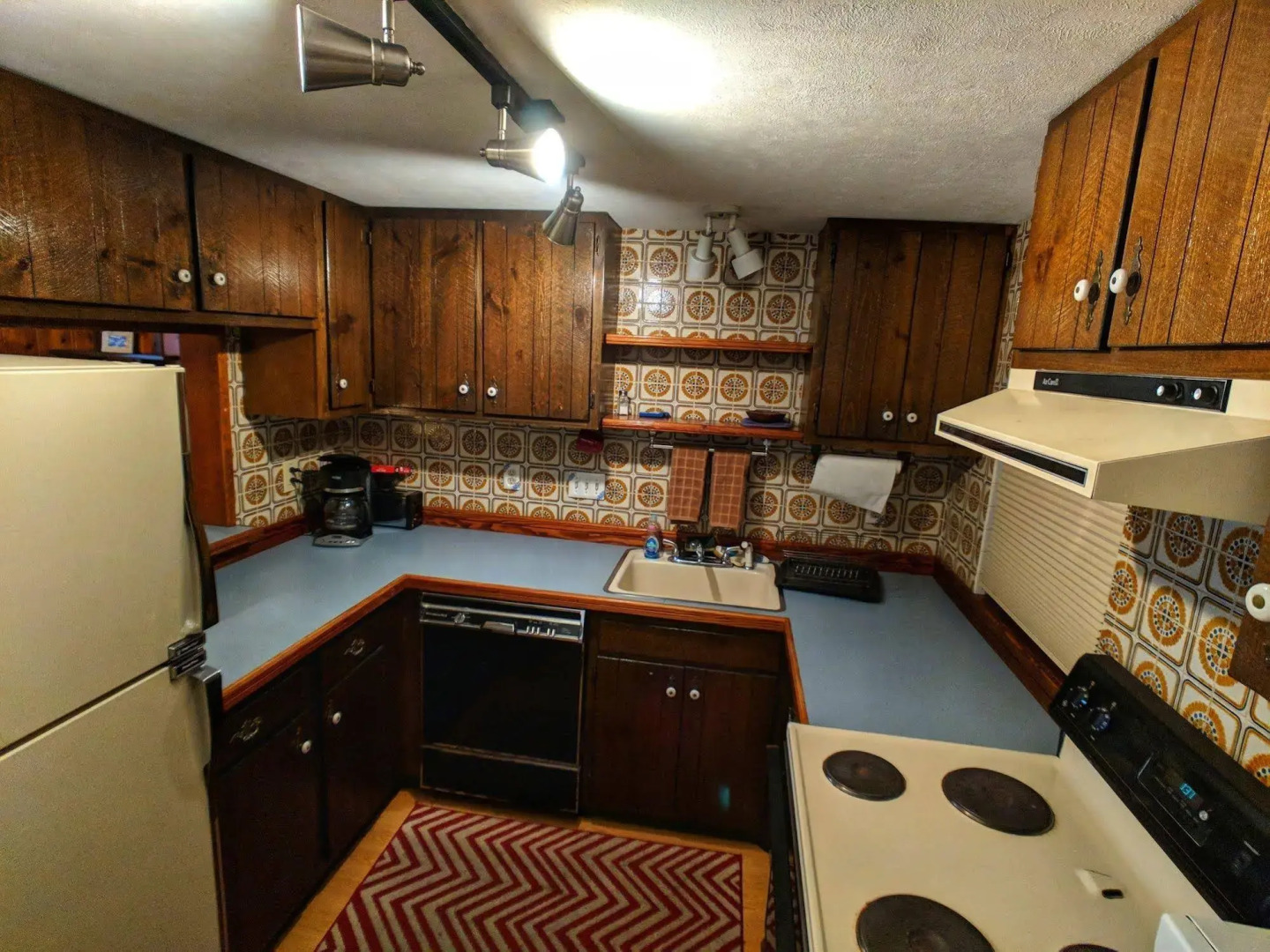 Foot of the Mountain Motel