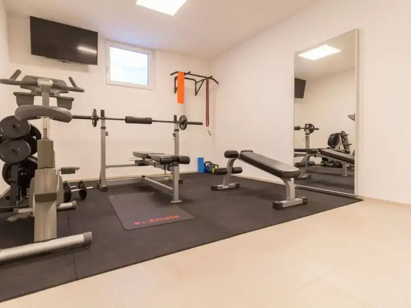 Ema With Pool & Sauna