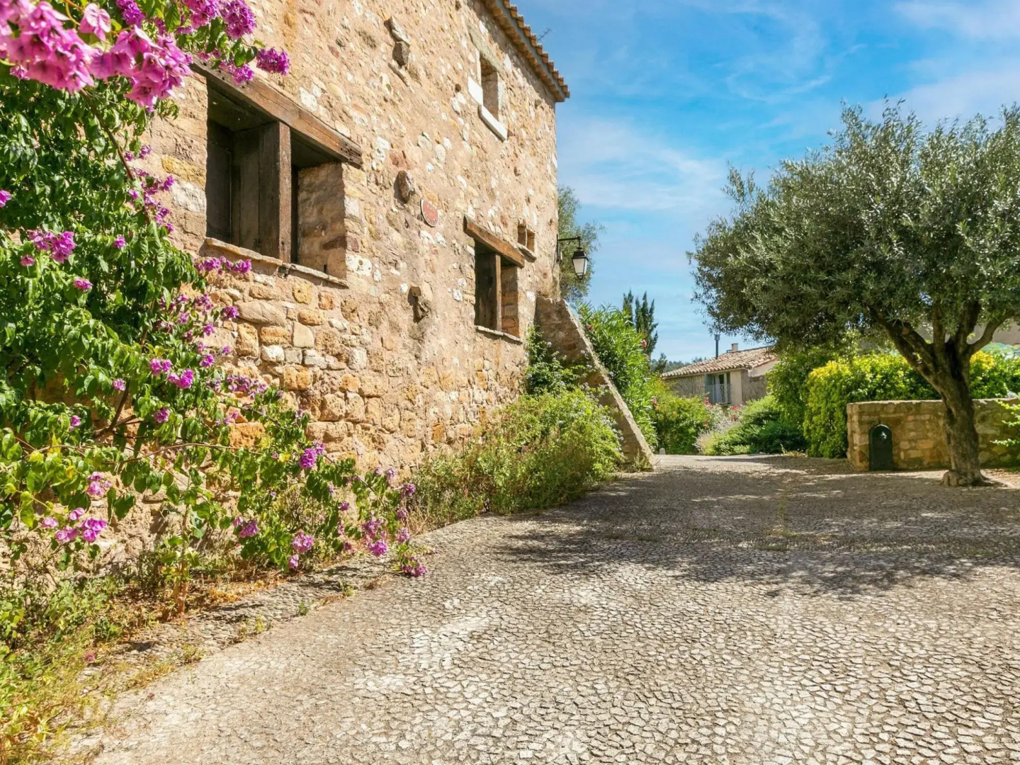 Comfortable Holiday Home in Montouliers near Bize Minervois
