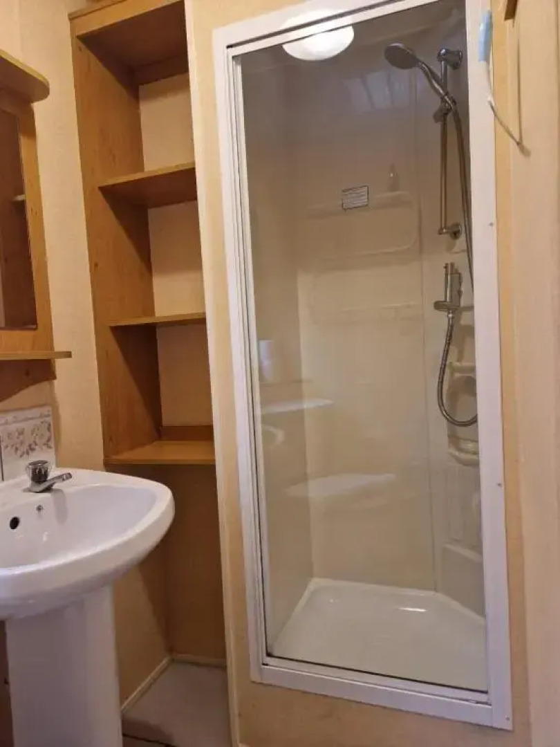 3-bed cosy home with fireplace, sleeps 4, 50 deposit required, self-catering