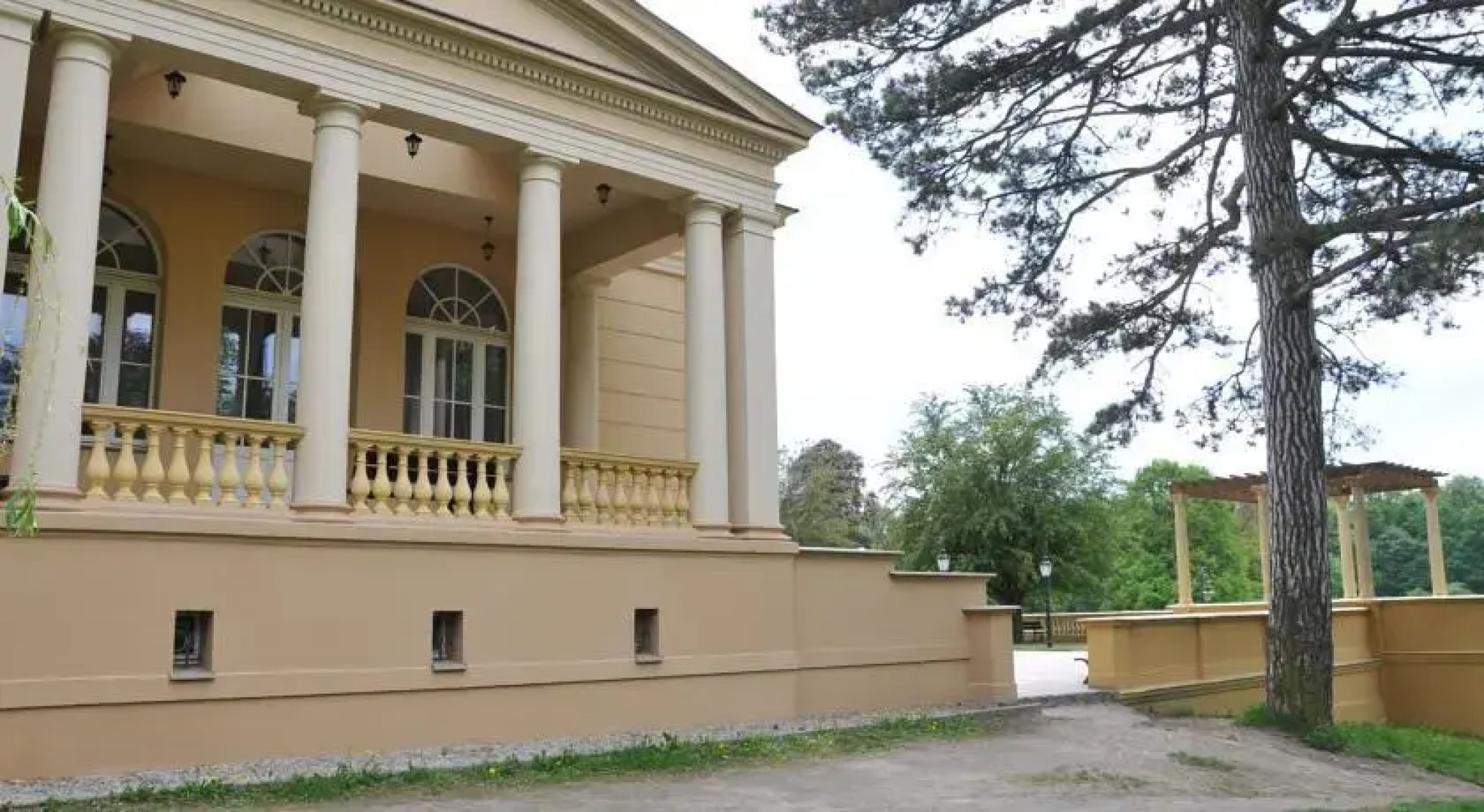 Zespół Pałacowo-Parkowy w Ostromecku