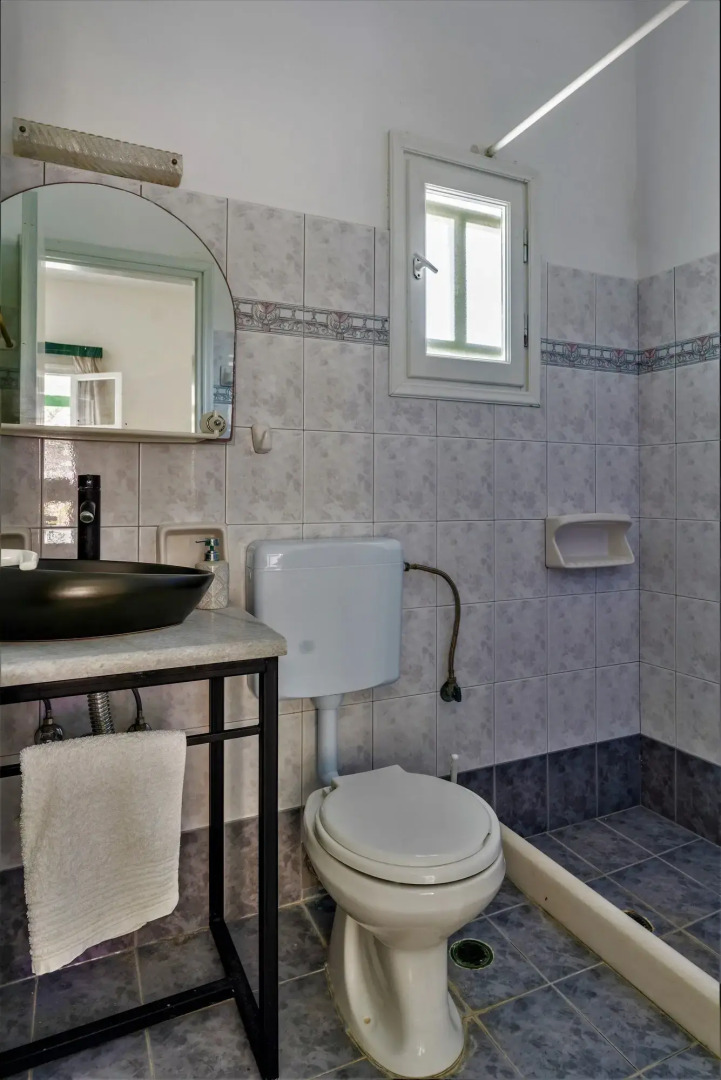 Studios Vrettos Beachfront Hotel