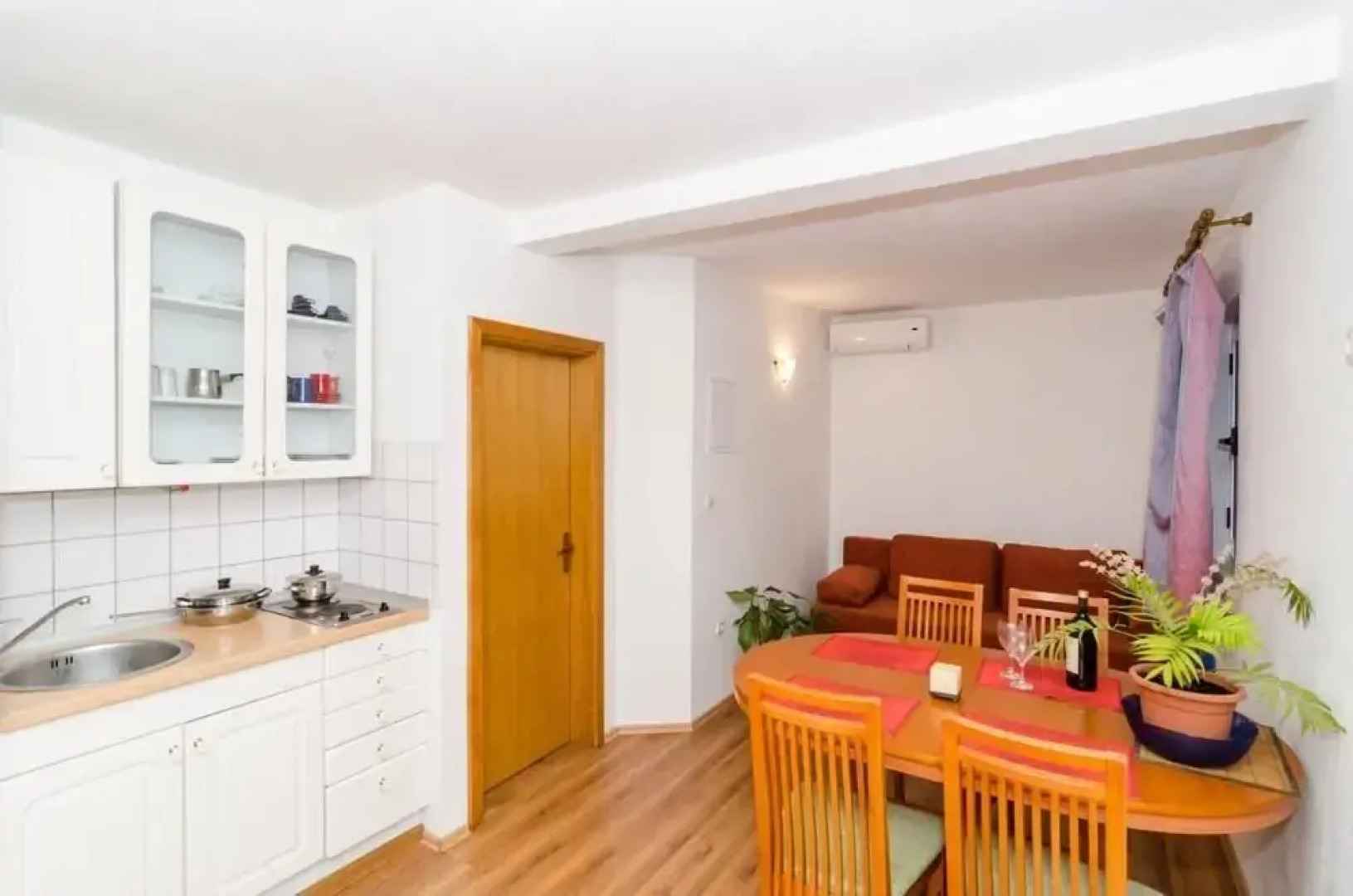 Apartments Ereš Žuronja