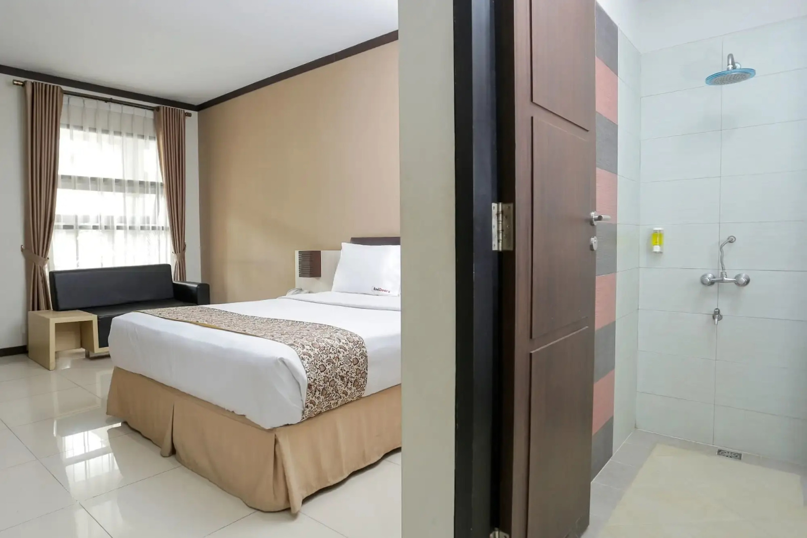 RedDoorz Plus near Farmhouse Lembang