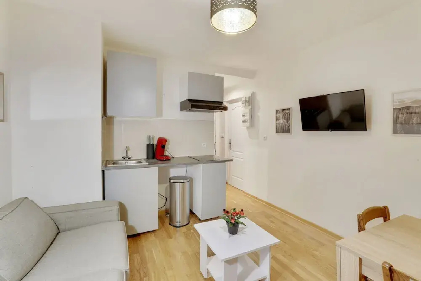 T2 4 People Near Paris Vincennes